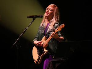 Liz Phair, on her "Exile in Guyville" 30th anniversary tour, performs at the Chicago Theatre Nov. 18, 2023. (Photo: John J. Kim/Chicago Tribune)